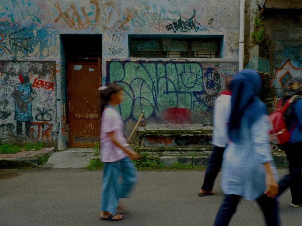 Berjalan di Antara Kepungan Tembok Kota: Apa yang Dapat Diwariskan oleh Seni Grafiti?